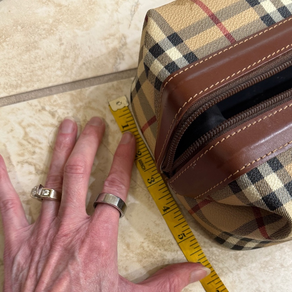 Authentic Vintage Burberry shaving kit (toiletries) in traditional novacheck. - Picture 11 of 14